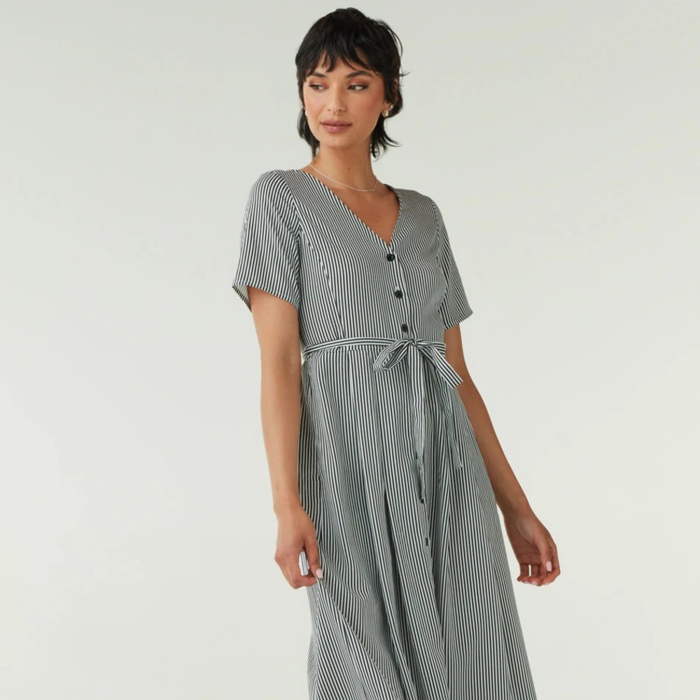 NWOT VETTA The Button Up Midi Dress Medium Black and White Stripe